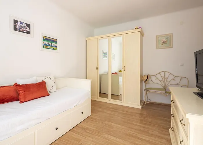 Marianne's Place Split